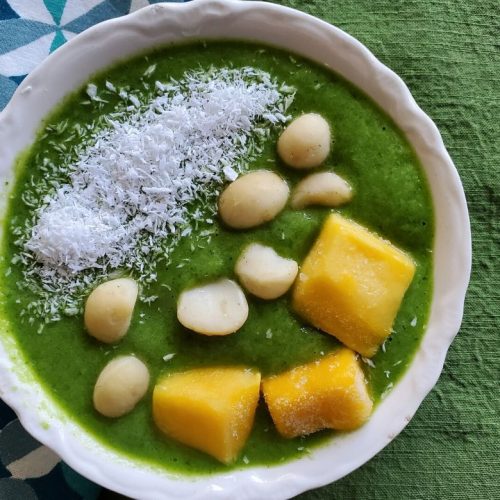 pineapple spinach smoothie bowl